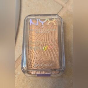 NYX Buttermelt Highlighter